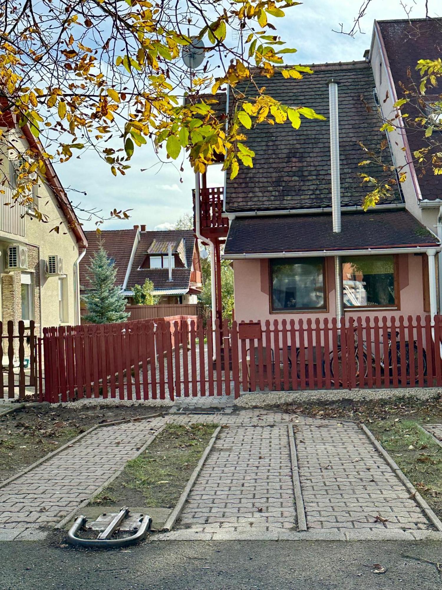 Andrea Apartman * Buk