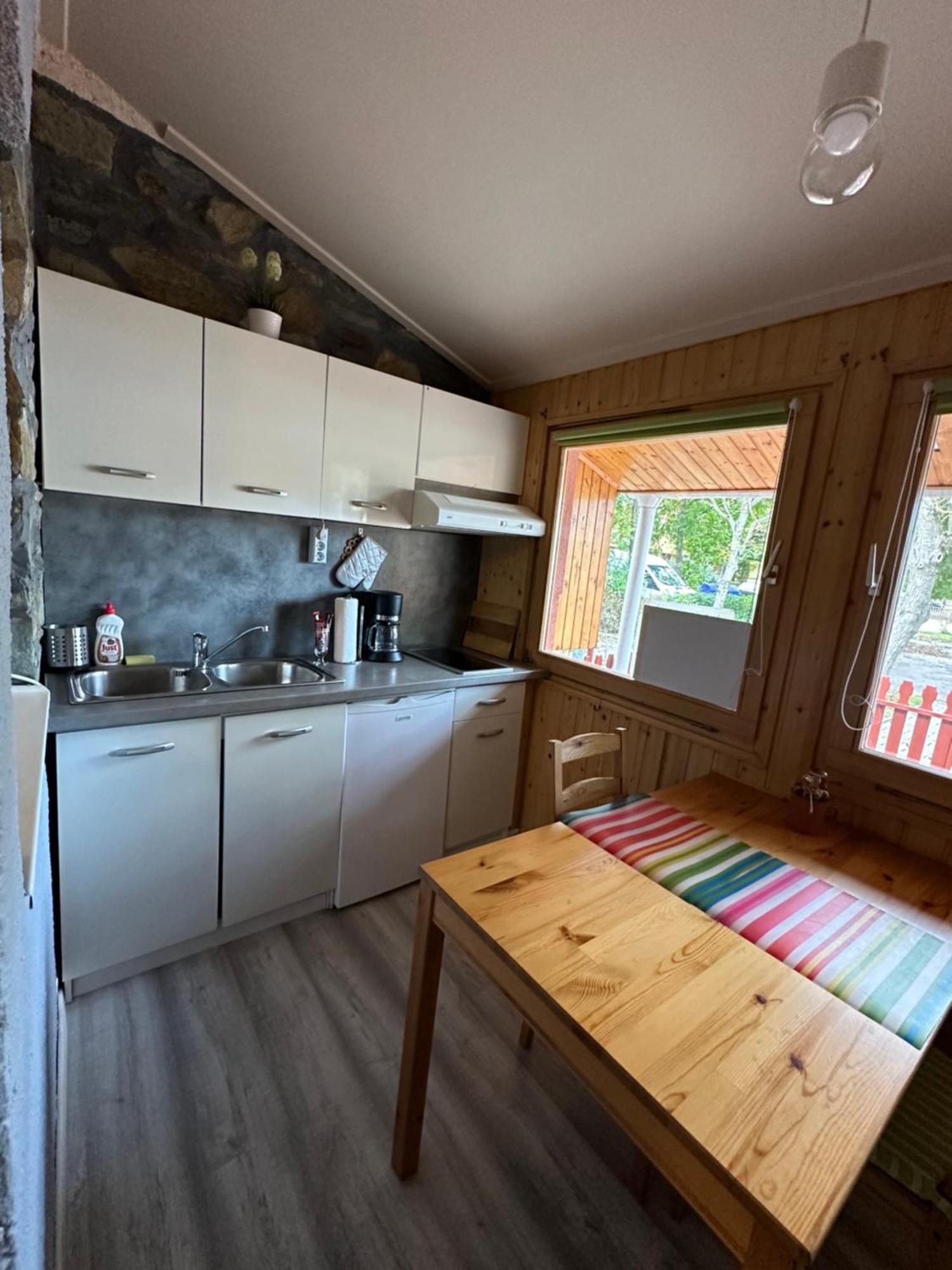 Andrea Apartman * Buk